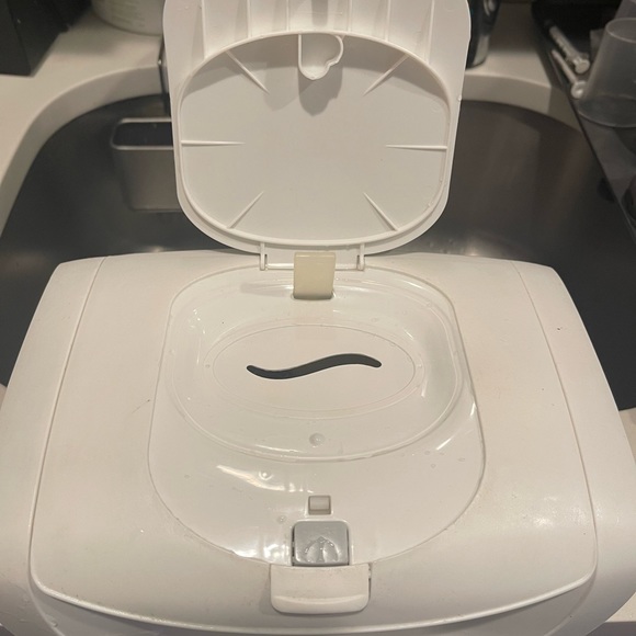 Munchkin Baby wipe warmer and moisturizer - Picture 3 of 3